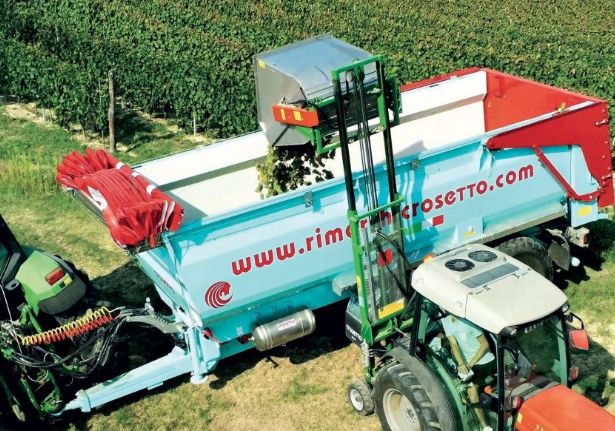 Remorque agricole avec rehausses et bâche hydraulique