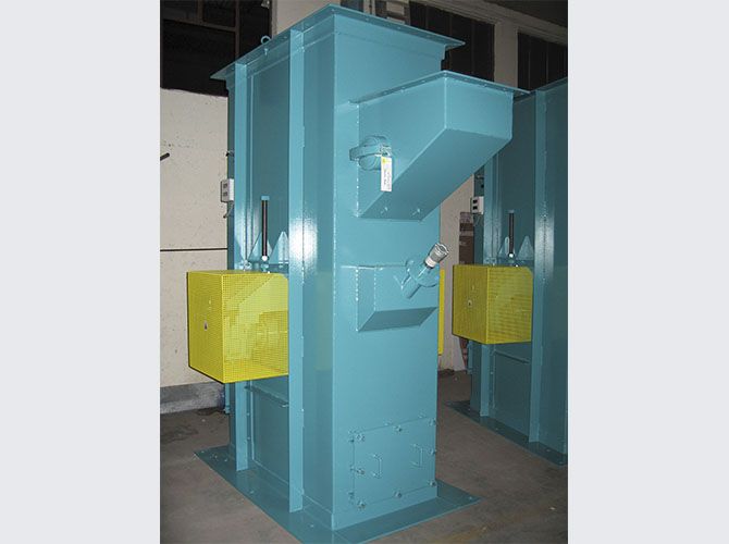 Machine d'élévation pour grains et petits morceaux