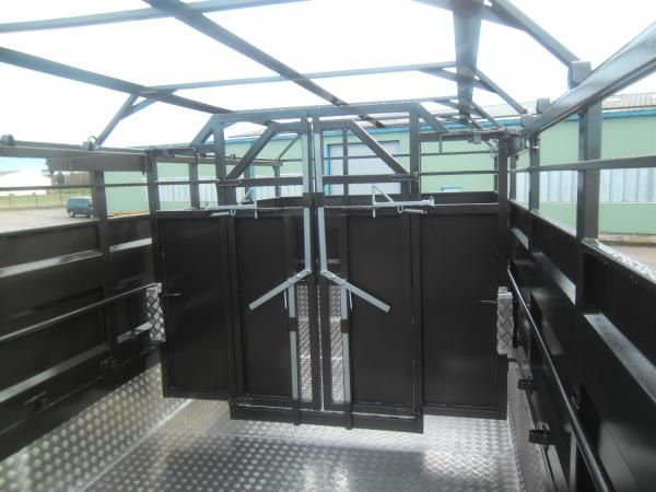 Bétaillère avec arceaux pour bâche et bouchons de vidange