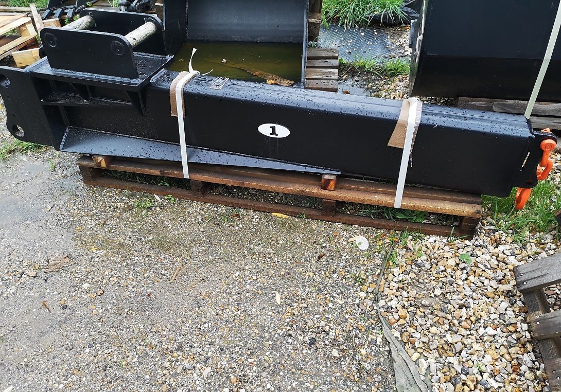 Bras de manutention utilisable en VRD, bâtiment et démolition