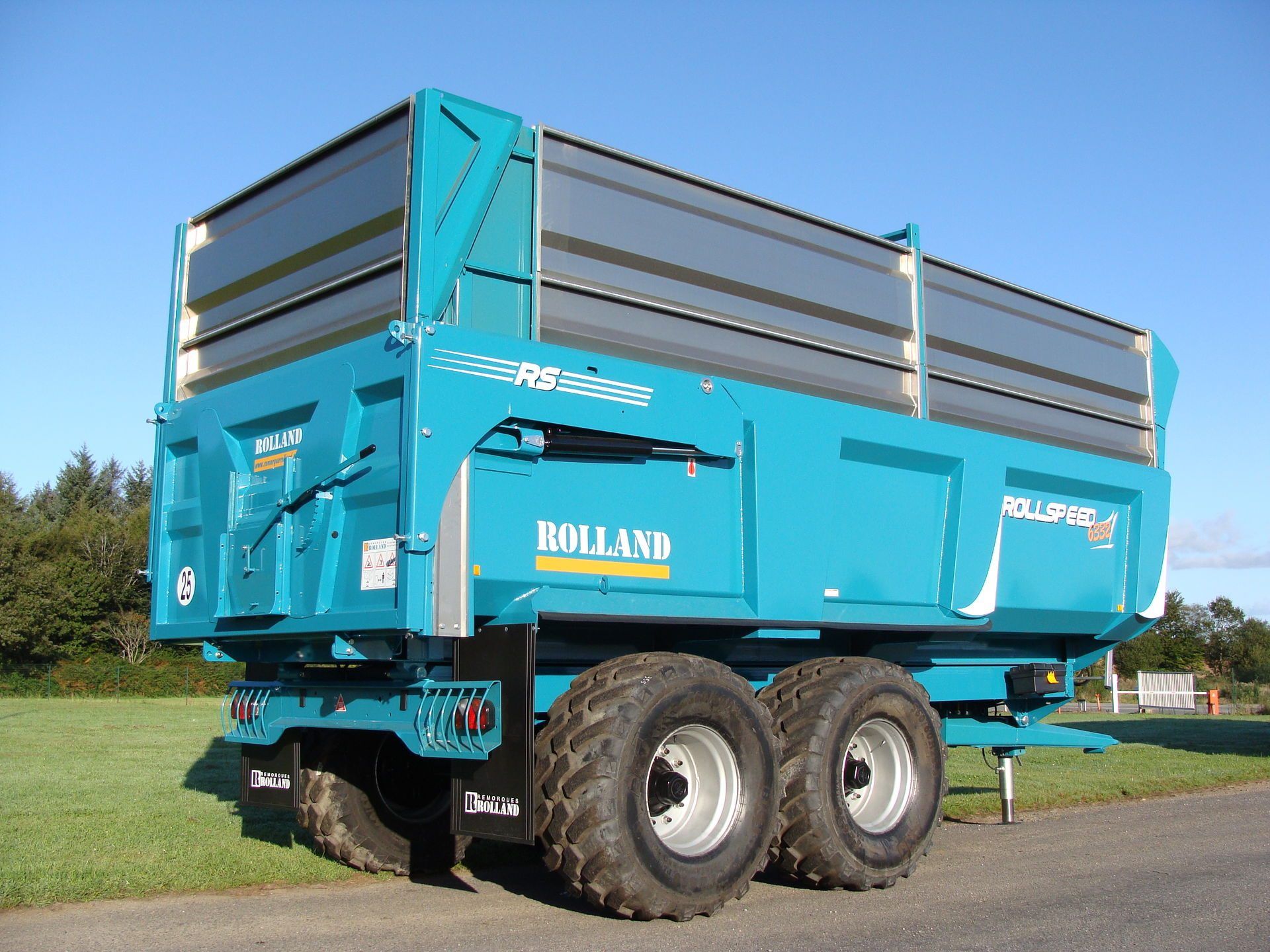 Rollspeed 6332, benne agricole sécurisée avec bras de porte caissonnés