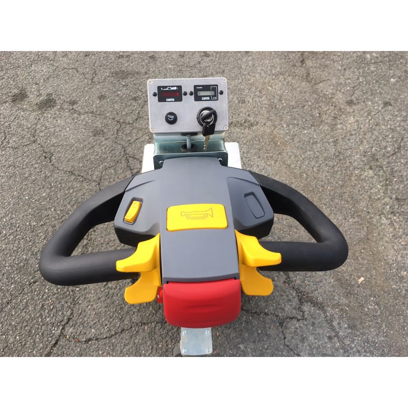 Tracteur autoporté Imove 400 AD - STI constructeur pour déplacer des chariots et matériels sur roues jusqu'à 700 kg sur terrain plat_4