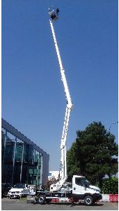 Snake 2413 plus sur iveco camion nacelle - oil & steel france - 23,5m_4