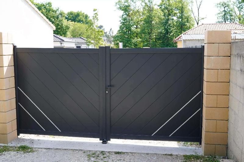 Portail battant plein finition aluminium - 2750 / 1800_4