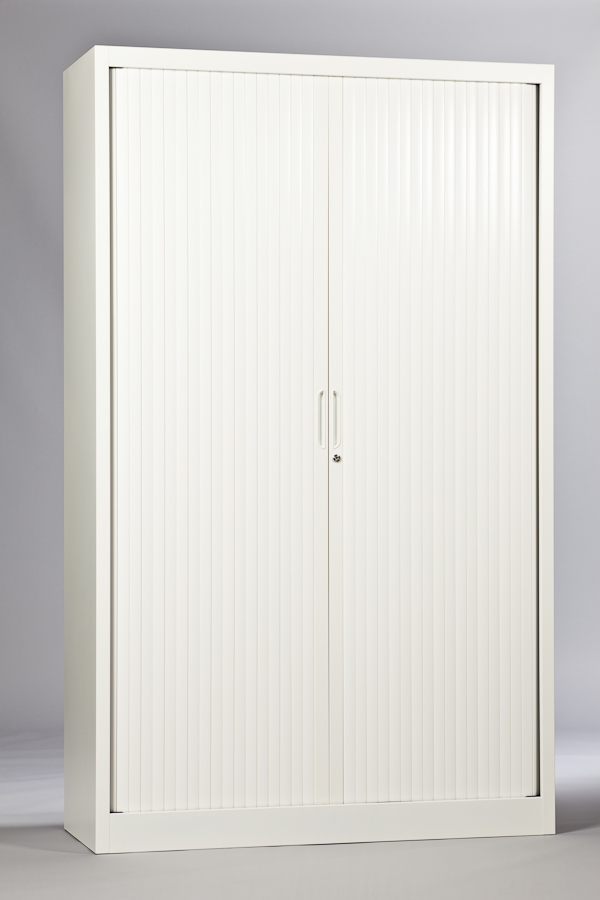 Armoire avec lames terminales anti-intrusion