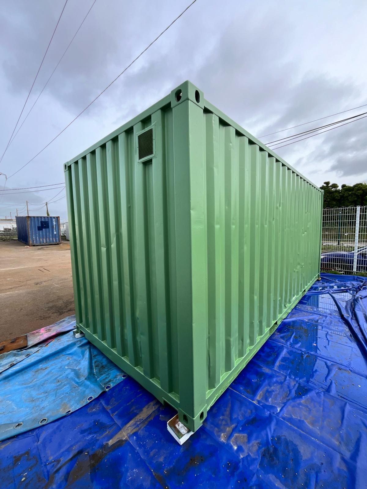 Container 20 pieds stockage avec rideau alu isolé en façade_5