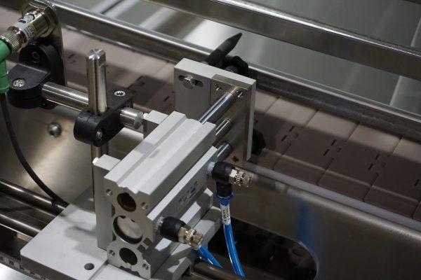 Smartfill - remplisseuse liquide à piston - pack automation avec dosage précis et options personnalisables_4