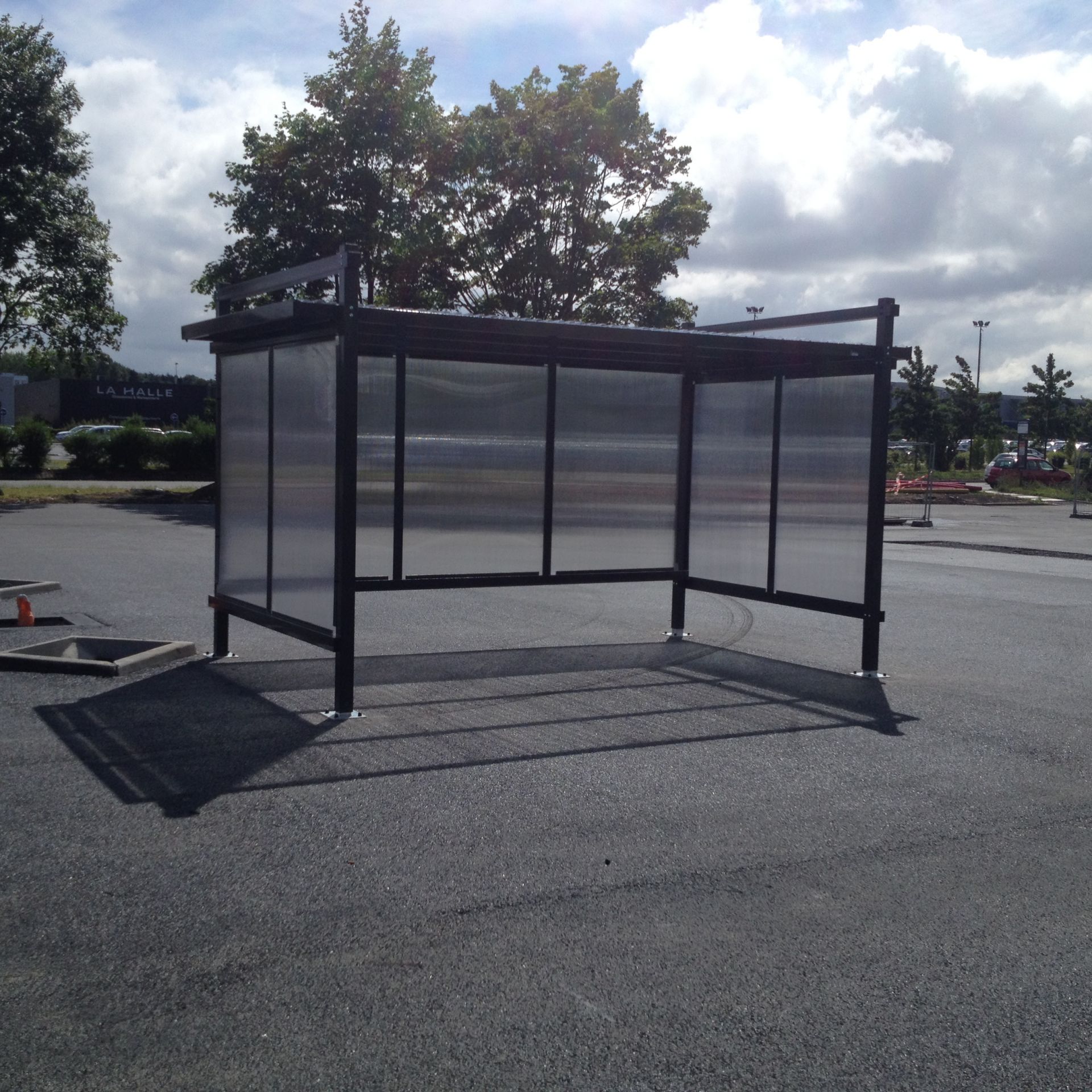 Abri fumeurs - solide et fonctionnel avec options personnalisables et matériaux de qualité_4