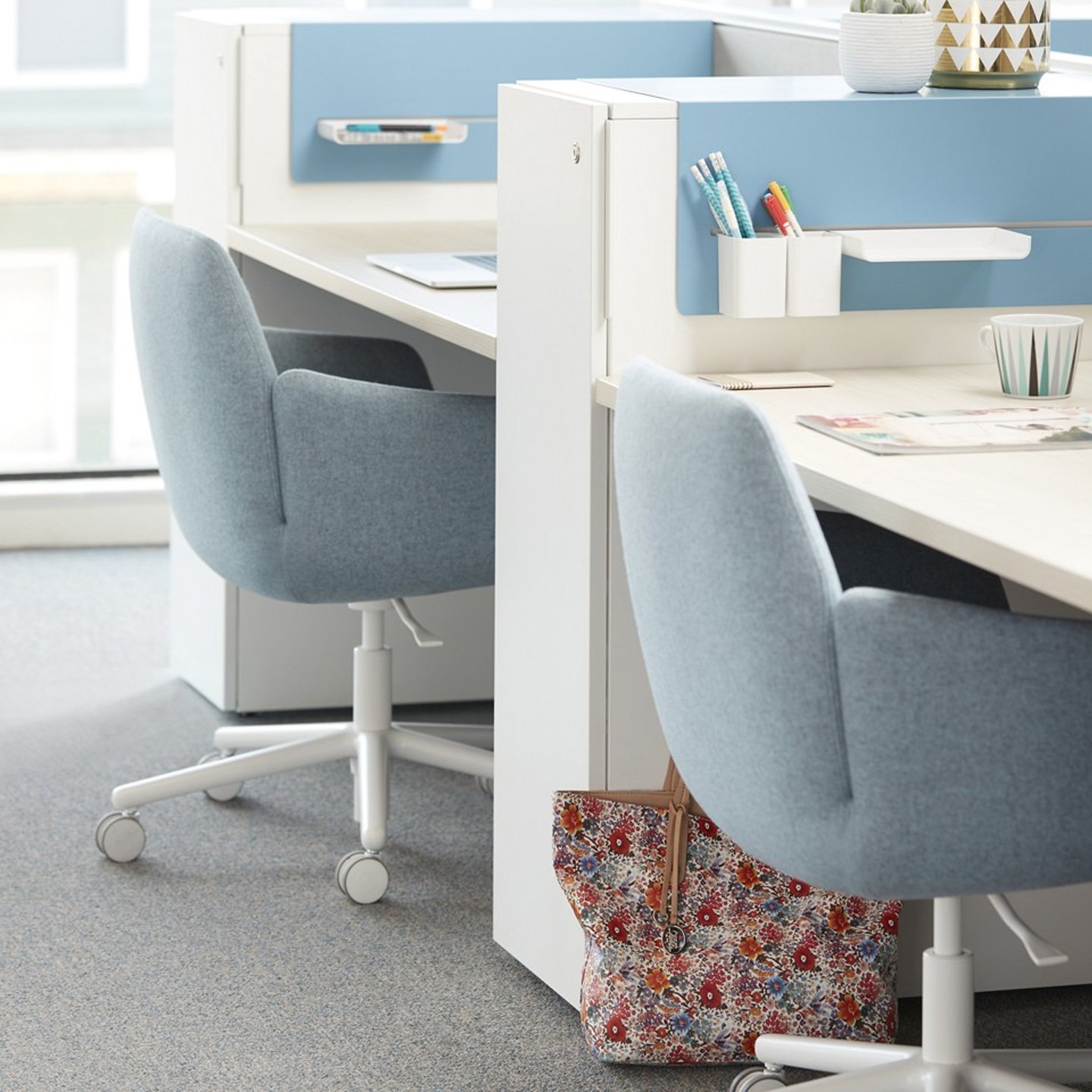 Fauteuil d'accueil design et ergonomique pour espaces professionnels_4