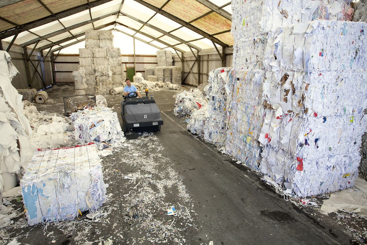 KM 130/300 R LPG - Balayeuse autoportée Kärcher - 300L - Moteur GPL, rendement 13000 m²/h_4