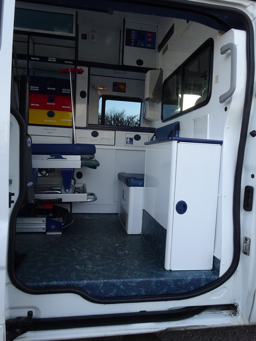 Ambulance Renault Trafic L2H2 2007 climatisée