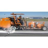 H26-4 - Machine de marquage routier - Hofmann - Débit d’air 1 300 à 2 400 l/min à 7,5 bar - Axe robuste 7 t - Moteur Kubota turbo-diesel 4 cylindres_4