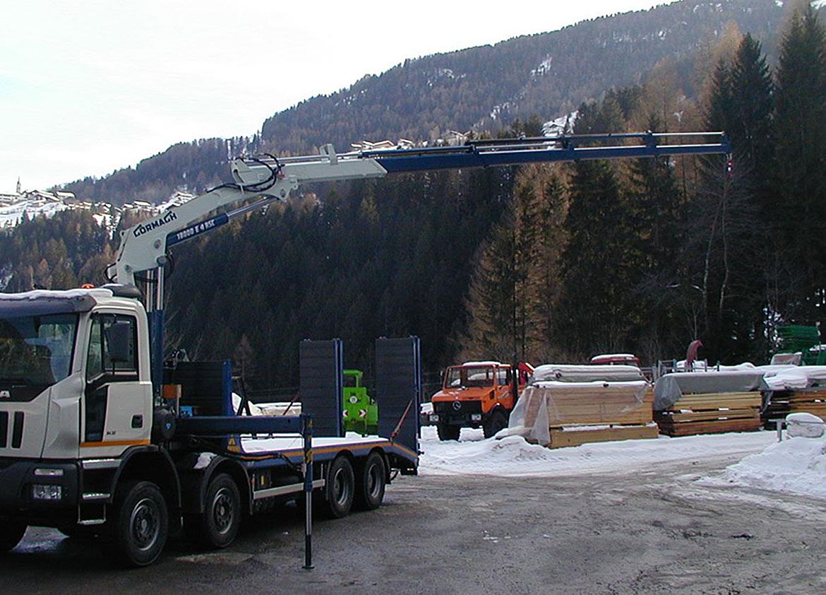 Série 18000 E ASC - Grue auxiliaire Cormach - Pression 270 bar - Moment statique max. 18000 daN/m - Longueur du bras hyd. 16600 mm_4