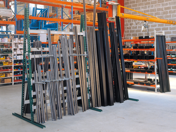 Rayonnage métallique  adapté au stockage de produits longs, barres et tubes, en position verticale_4