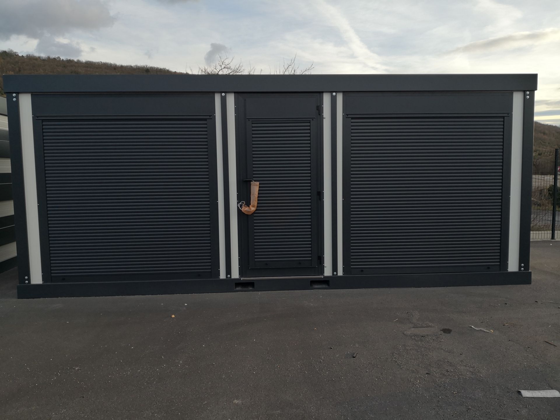 Bungalow de vente avec dalles LED et options de climatisation