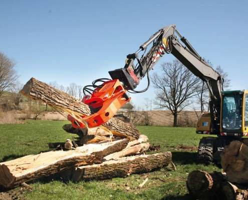 Pince polyvalente servant aussi de grappin