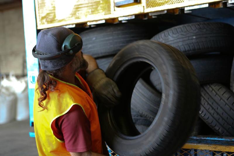 Presse à balles pour caoutchouc - Sinobaler - modèle SVB2-TB-1000 avec compression 12:1 pour pneus recyclés_4