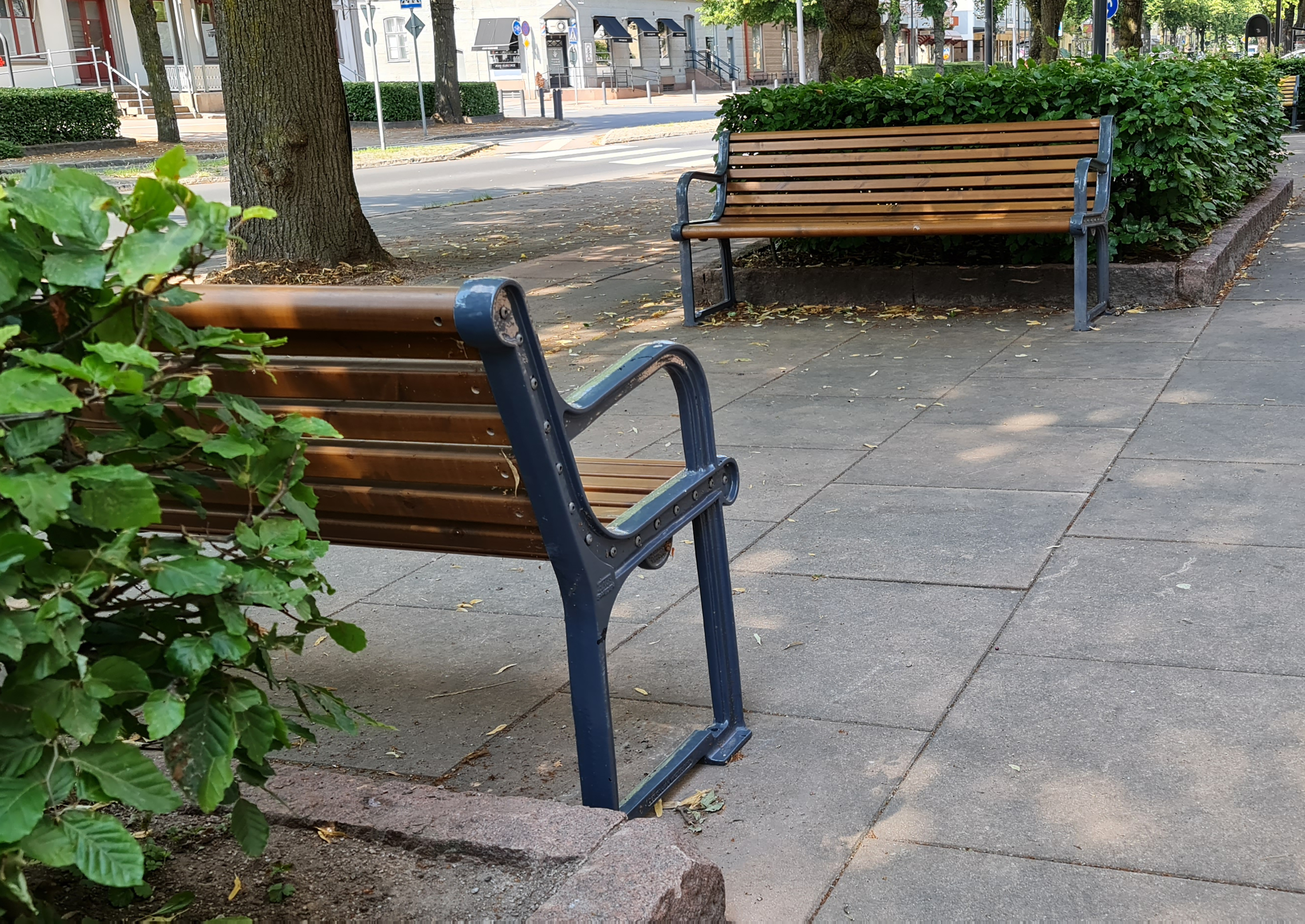 Banc public Gripsholm réf 8037041 - Hags - brun/noir, 1900 mm de long_4