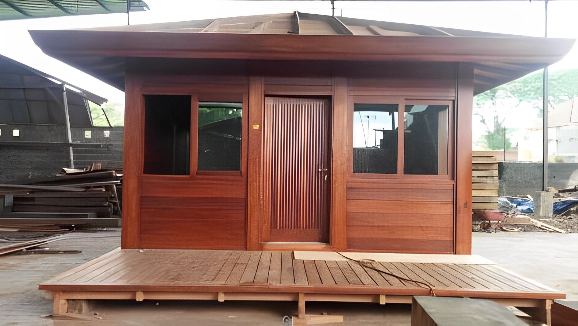 Bungalow en bois exotique avec terrasse extérieure incluse