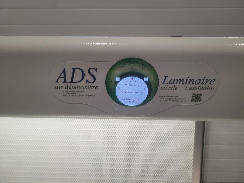 Hotte horizontale équipée d’un filtre absolu M14-612-250-A-P