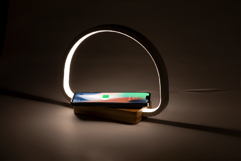 Lampe de bureau multifonctions en bambou - 25 LED - Luminosité réglable - Chargeur rapide sans fil 10W et port USB_4