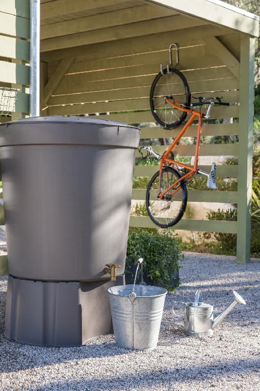 Récupérateur d'eau aérien GARANTIA - Cylindrique taupe - 300L avec couvercle et robinet PE_4