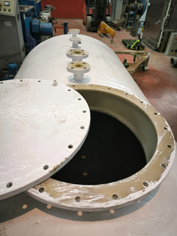 Cuve de fibre horizontale de 5 200 litre avec revetement interieur en halar - référence : c13458_4