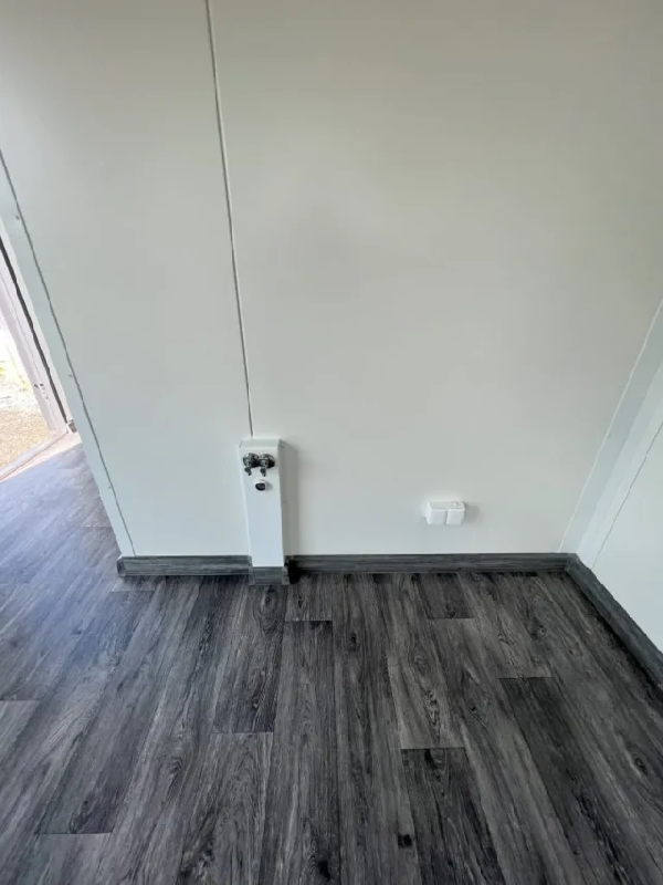Containers aménagés - Studio de jardin isolé 21 m² avec salle de bain, bardage bois, volets roulants et isolation renforcée_4
