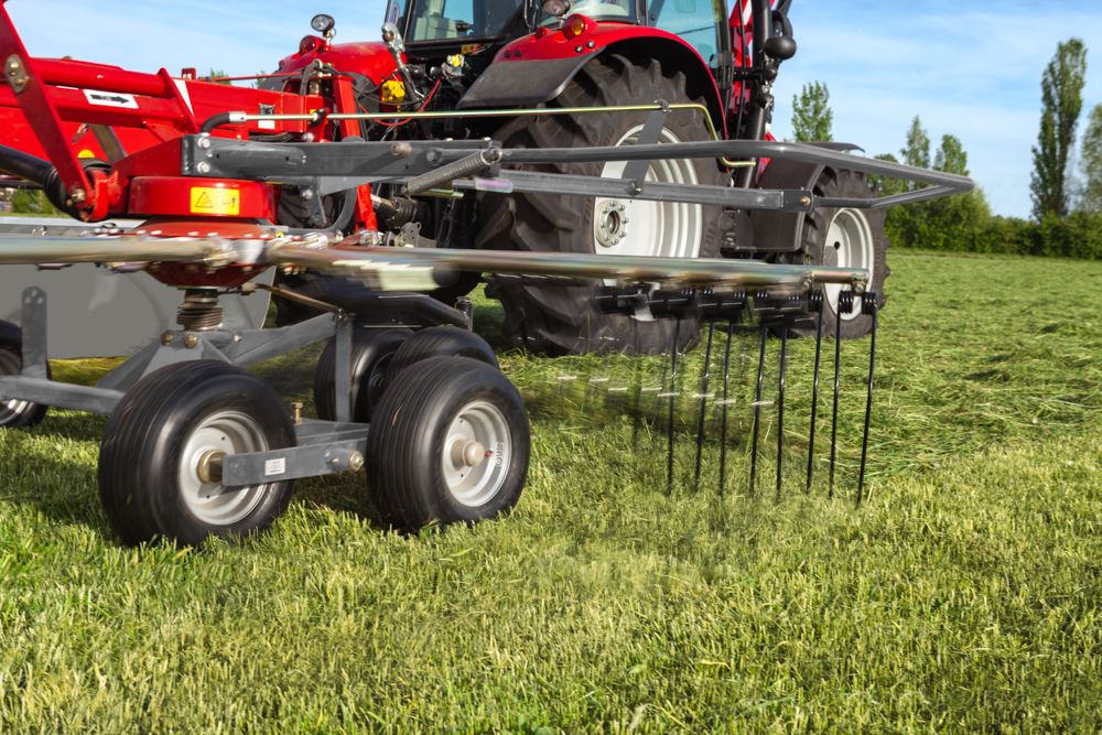 Andaineur FELLA Juras équipé pour des andains de 600 à 1900 mm de largeur
