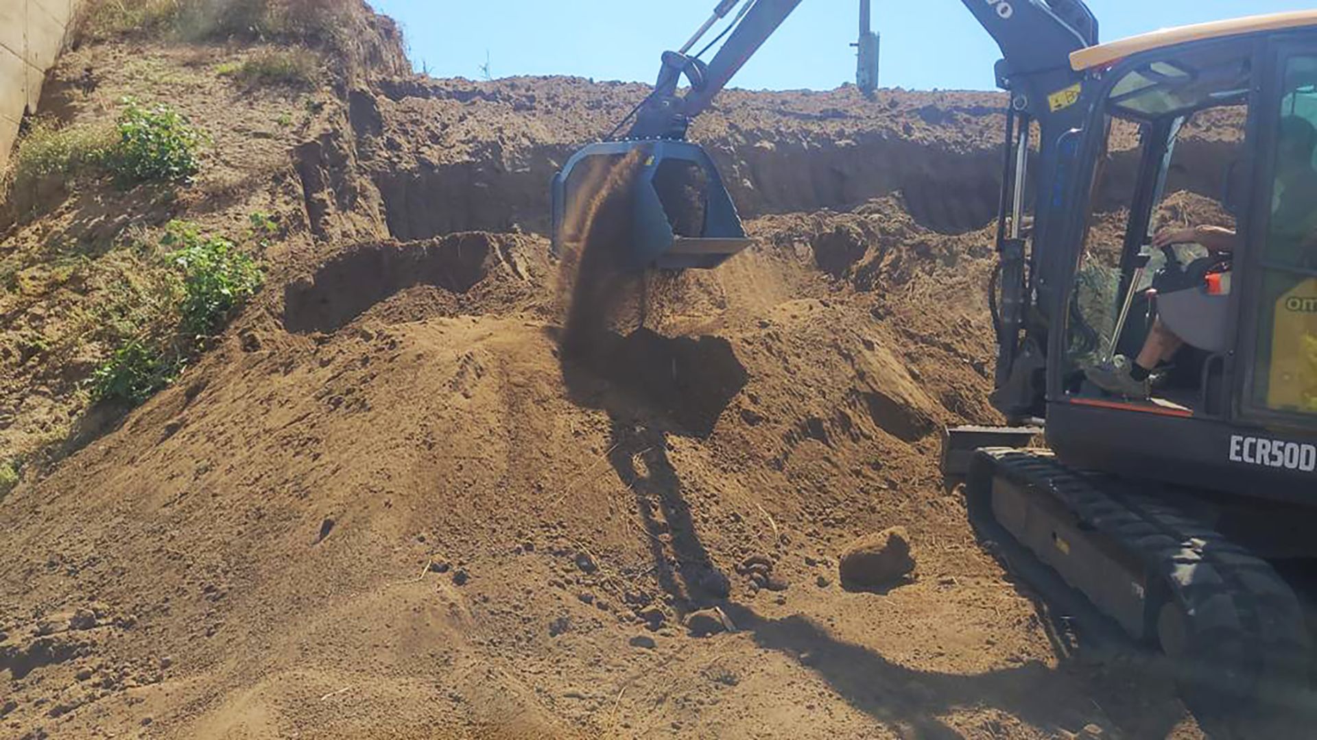 Accessoire polyvalent pour excavateurs - Godet cribleur rotatif