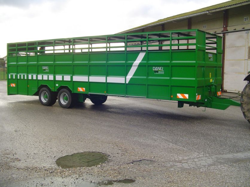 Remorque bétaillère avec roues 435/50 R 19.5 pour usage routier