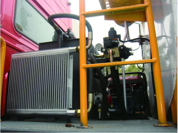 ZQZ5311TFC - Camion gravillonneur synchrone IKOM - 12 m3 - Châssis HOWO 8X4_4