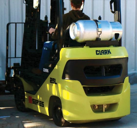 S20-32C Chariots élévateurs frontaux thermiques - Clark - Capacité 2000 à 3200 kg - Design robuste et sécurisé_4