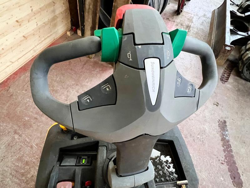 Jungheinrich ERE225 Gerbeur transpalette électrique_4