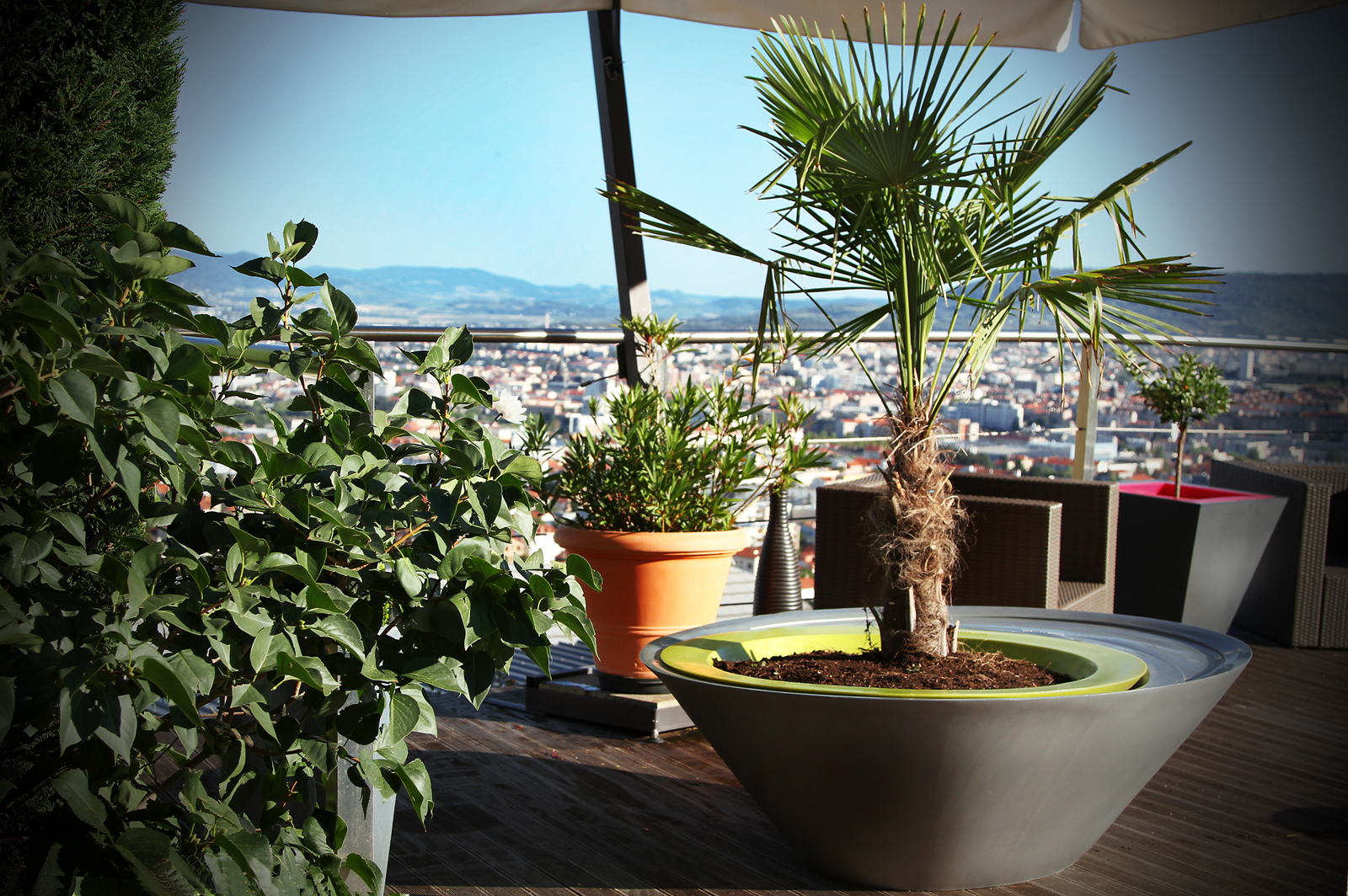 Pot de fleur Colors® - modèle Sitting - ultra-léger, résistant UV et températures extrêmes - réserve d'eau intégrée_4