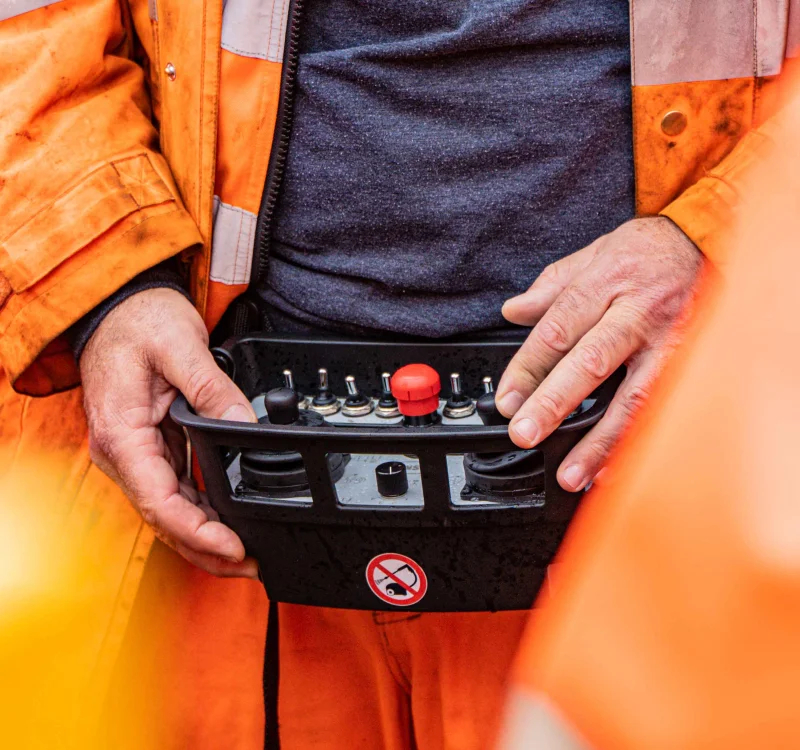 Machine de bourrage pour pelle rail-route, compatible dès 15 tonnes