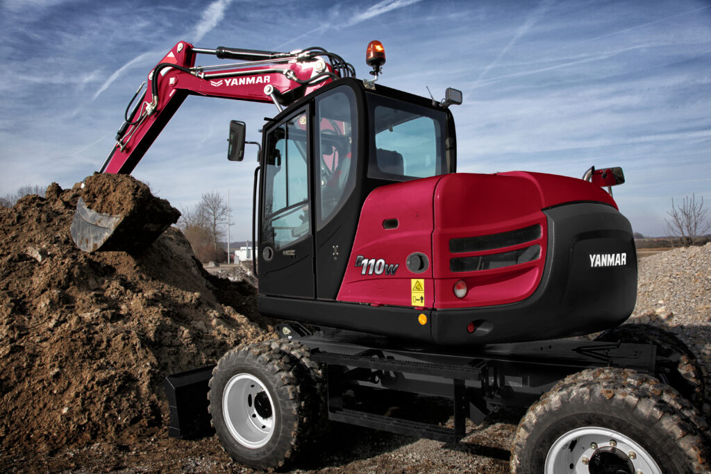 Pelle sur pneus Yanmar B110W - Haute précision hydraulique pour aménagement paysager, génie civil, services publics_4
