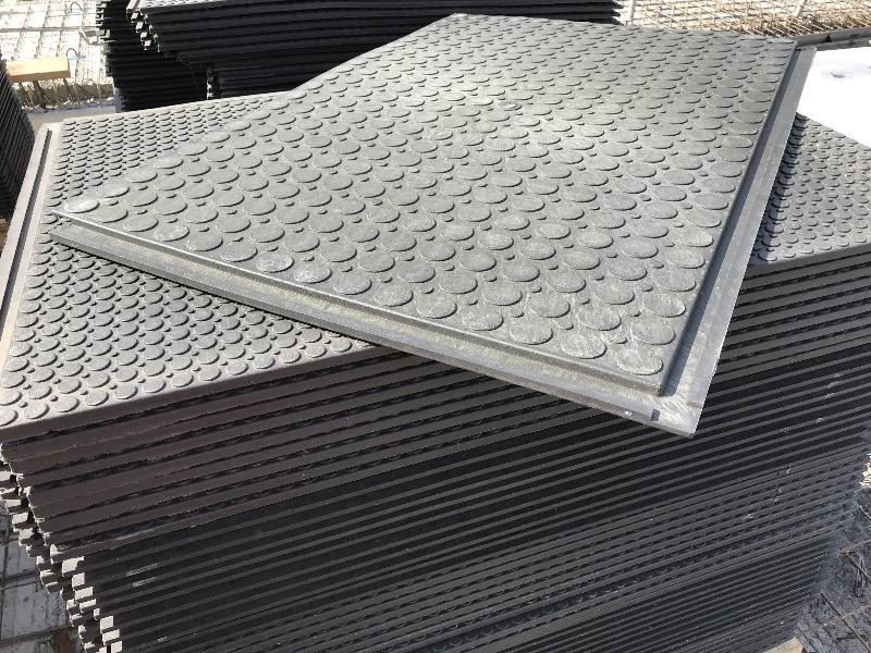 Plaques de protection de sol stabilisé - PVC mou recyclé, 24 kg, 19 tonnes/m²  - Disponible en vente et en location -Remopla (120)_4