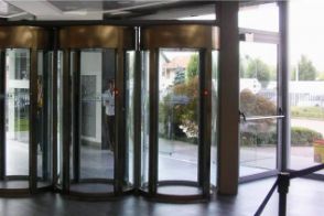 Porte blindée pour locaux professionnels avec certification RC4 et FB3