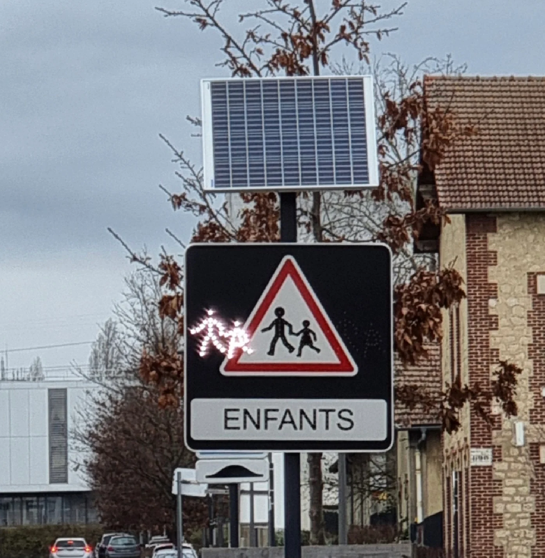 Panneau A13a défilant solaire_4
