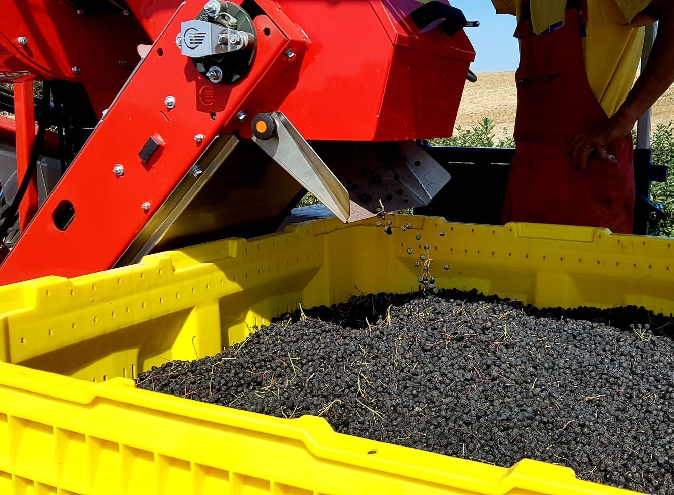 Récolteuse avec essieu de direction hydraulique