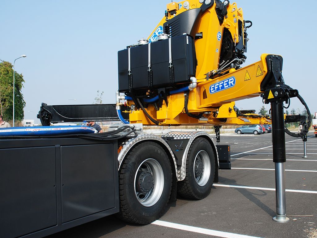 Grue auxiliaire Big 1355 - Effer - Pression 355 bar - Capacité de levage 30 à 300 txm_4