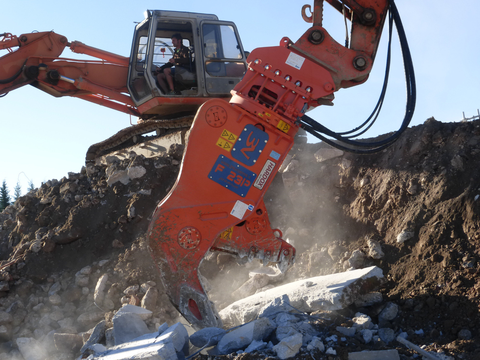 Broyeur à béton fixe avec booster 750 bar - 5 modèles pour pelles de 12 à 50 tonnes_4