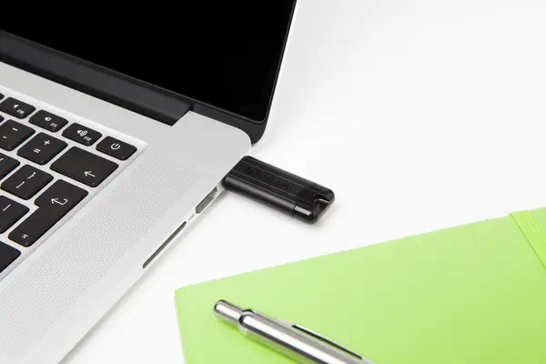 Verbatim Clé USBPinStripe 3.0 de 64 Go - Noire_4