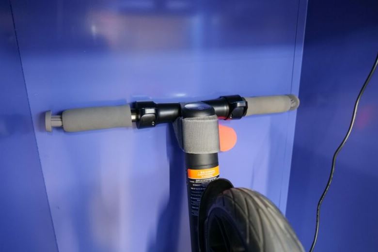 Casier intérieur sécurisé et borne de recharge pour trottinettes électriques - TrotCase_4