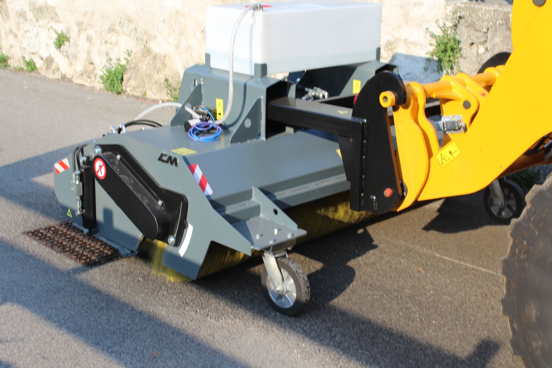 Godet balayeur ramasseur pour chariot élévateur pour télescopique_4