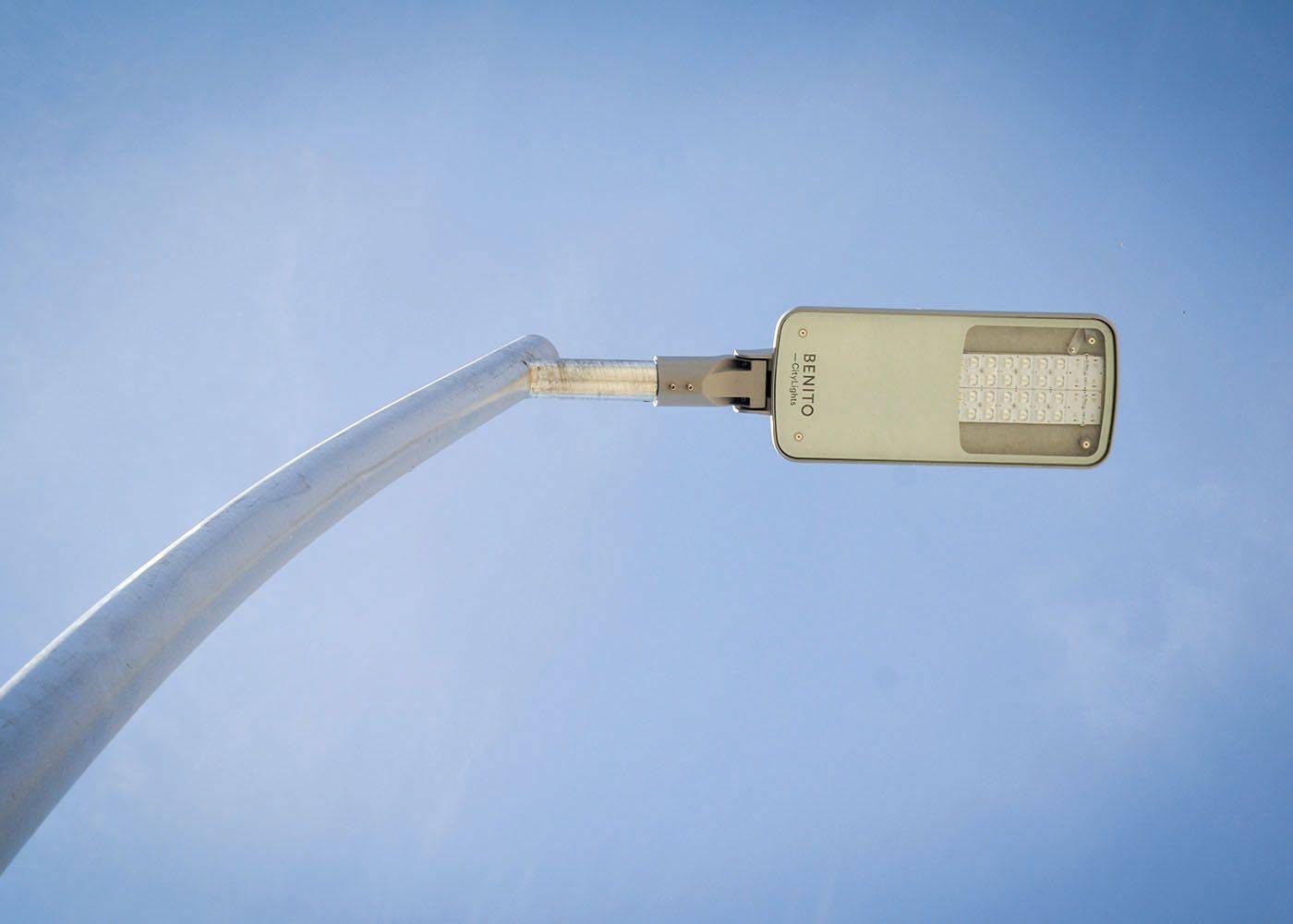 Luminaire fonctionnel Elium M - design plat, 3 formats, 18 courbes optiques, efficacité jusqu'à 142 lm/W_4