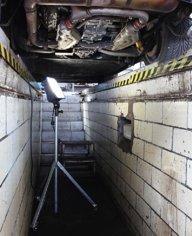 Projecteur de chantier LED Gladiator Mini - 2800 lm, IP54, 3 ans de garantie, prises intégrées, fabrication allemande_4