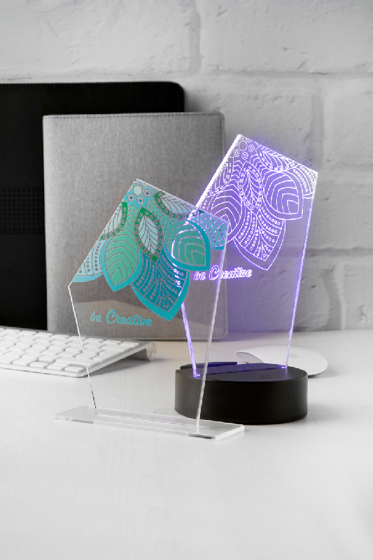 Trophée en acrylique - lampe LED multicolore - gravure laser incluse - minimum 25 pièces_4