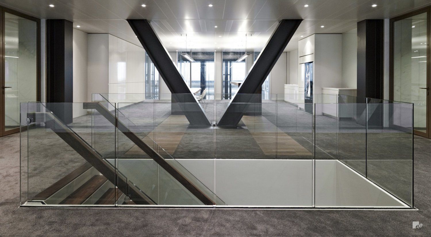 Garde-corps en verre - EeStairs Nederland BV - TransParancy, design discret et normes de sécurité_4